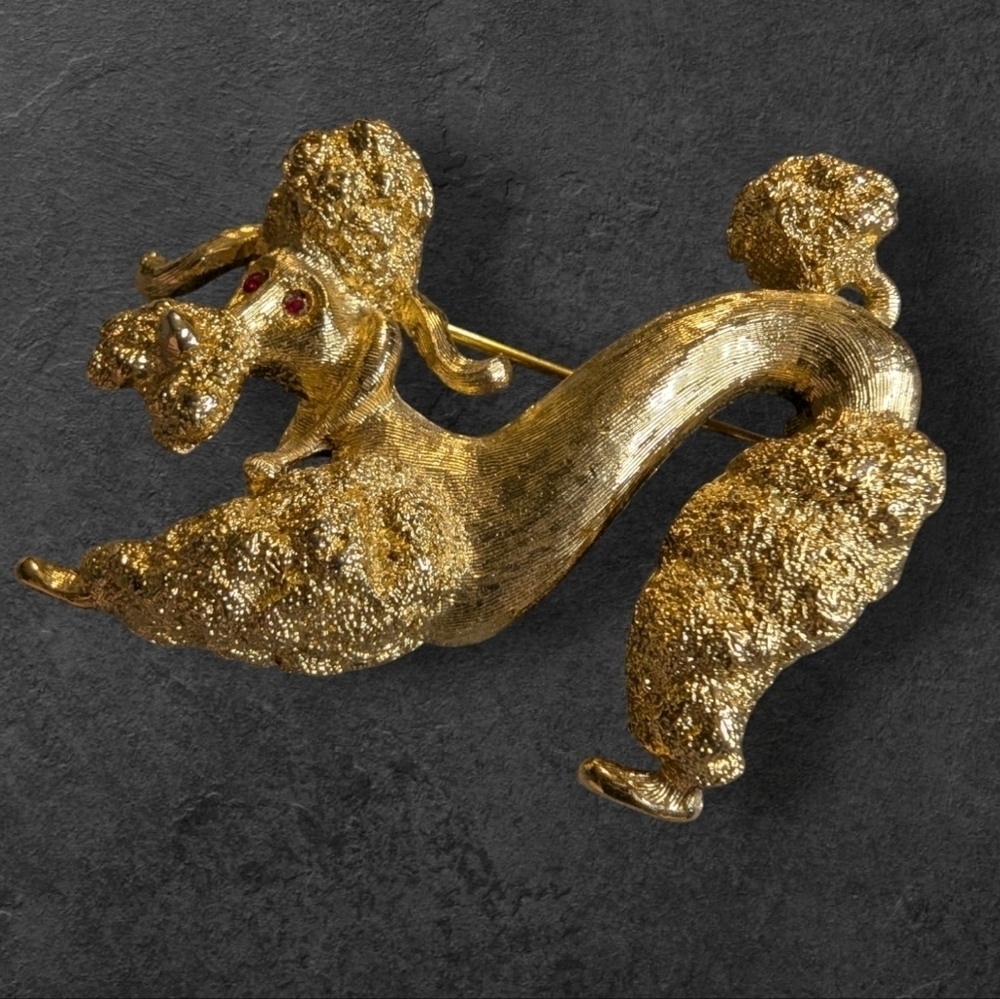 🤩 Vintage Monet Gold-Toned Poodle Brooch - Picture 5 of 7